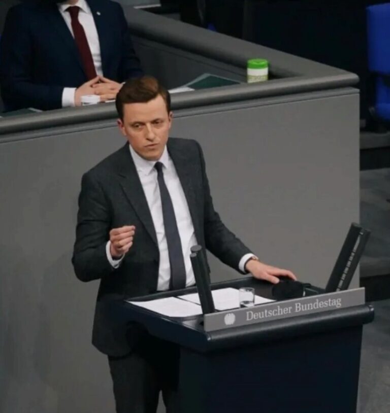 Adis Ahmetović,