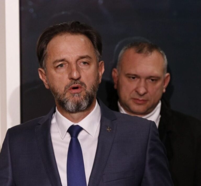 Dževad Mahmutović,