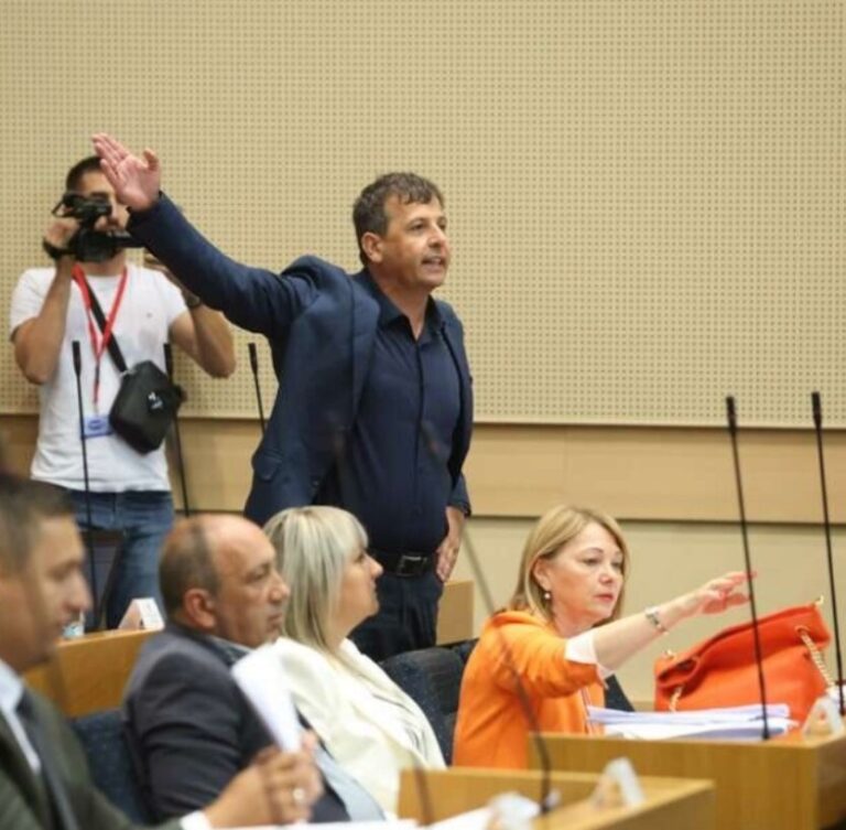Nebojša Vukanović,