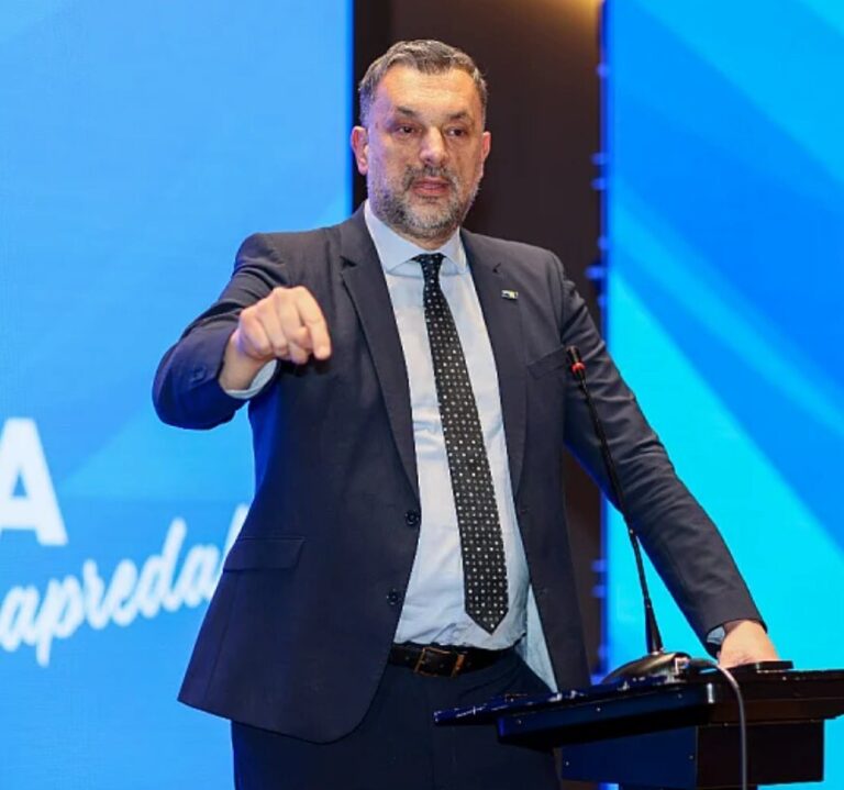 Elmedin Konaković,