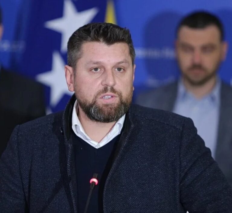 Ćamil Duraković,